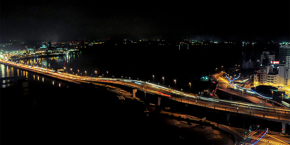 The Singapore-Malaysia Causeway at night.