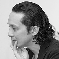 Black and white headshot of Kaku Nagashima's side profile with his hand against his chin.