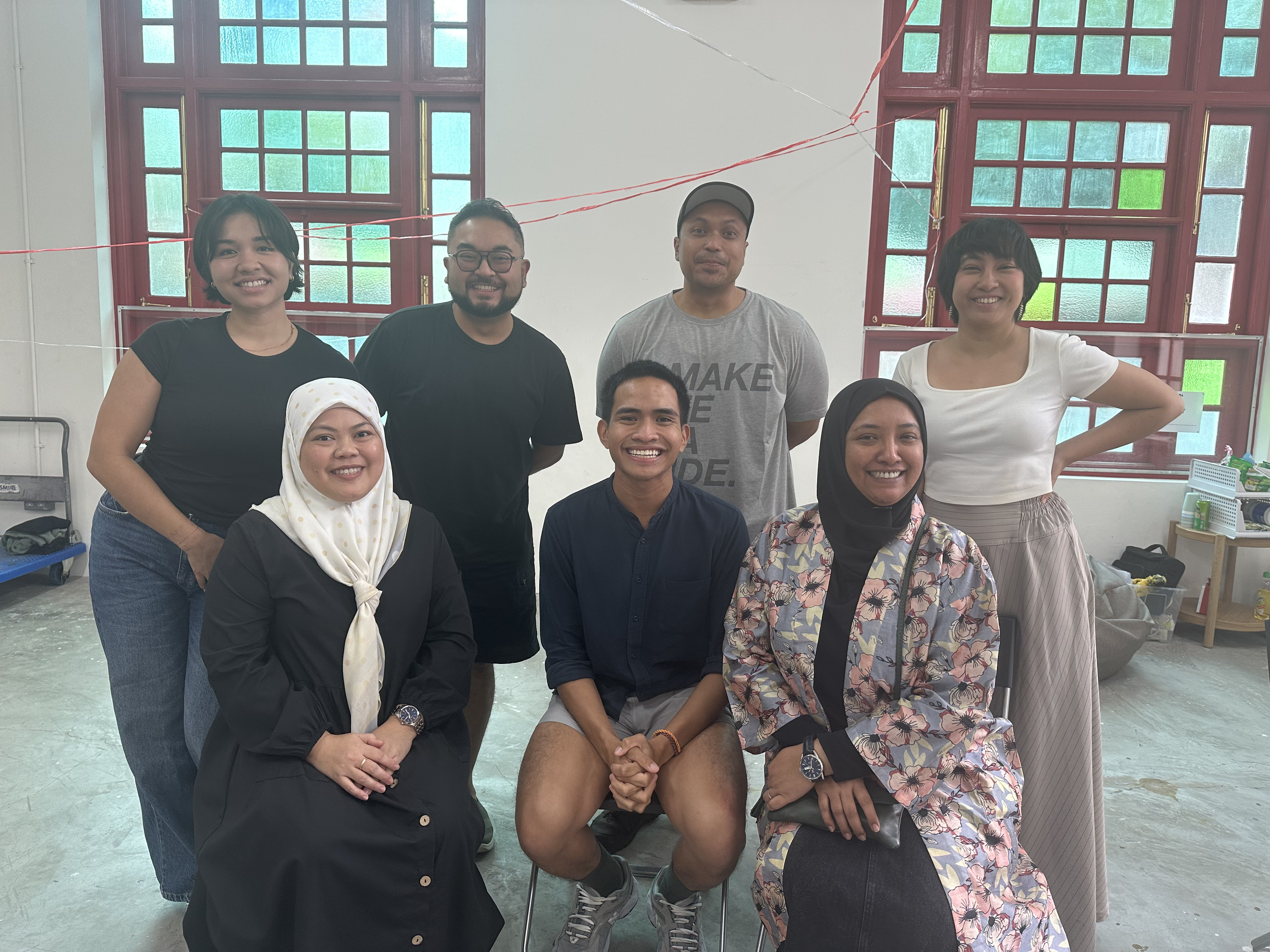 7 people smiling for the camera.